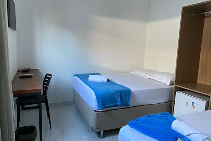 Room 5 of 12