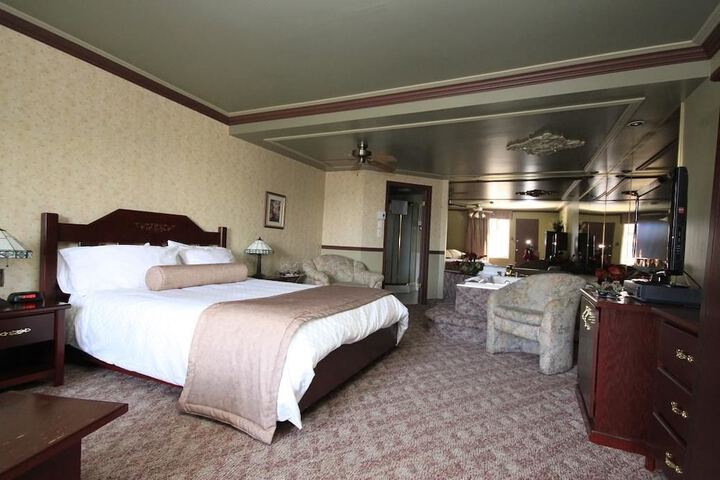 Room 8 of 36