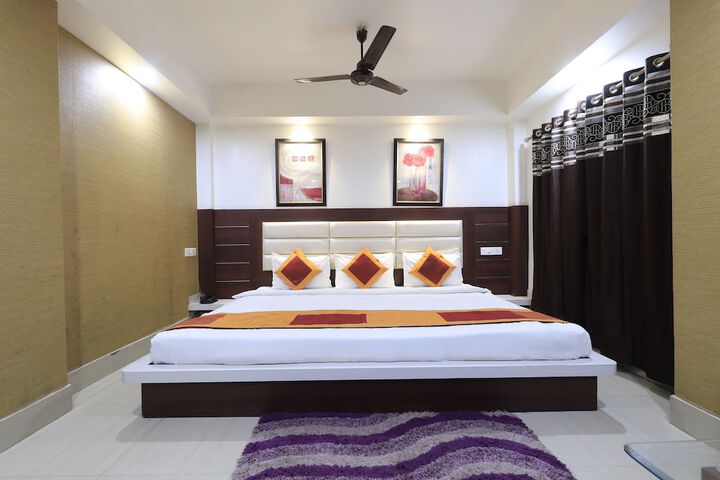 Room 4 of 20