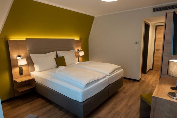 Room 10 of 65