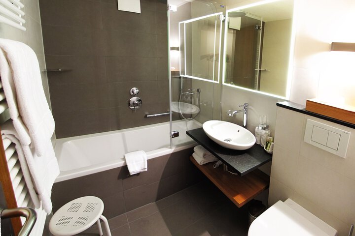 Room 106 of 120