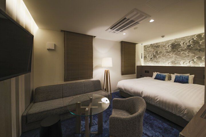 Room 12 of 33