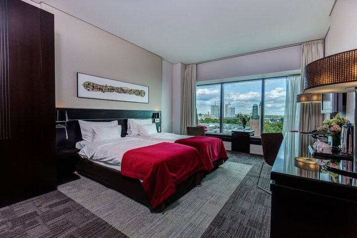 Room 13 of 94