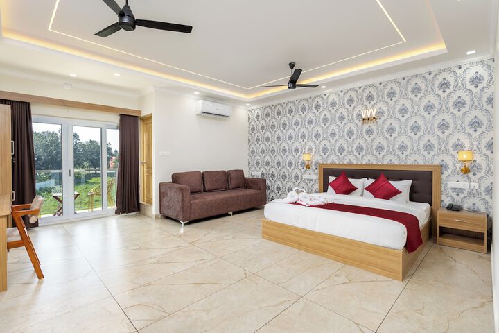 Room 8 of 33