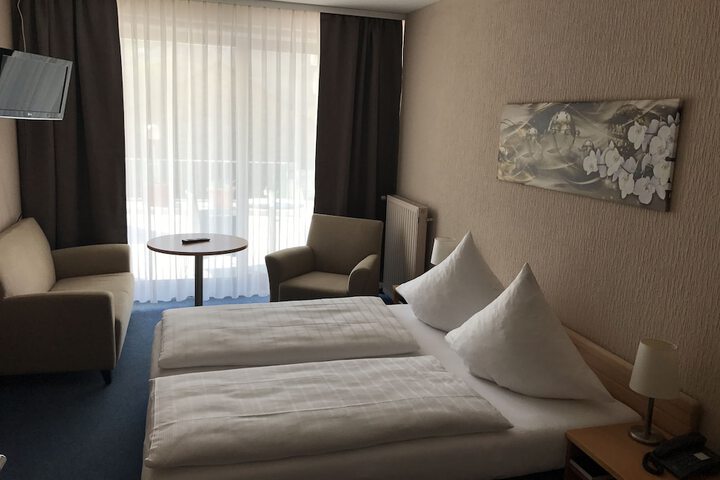 Room 8 of 82