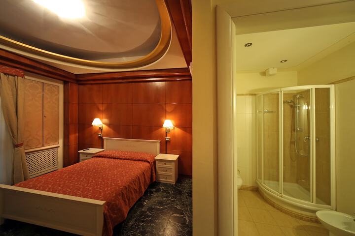 Room 2 of 25