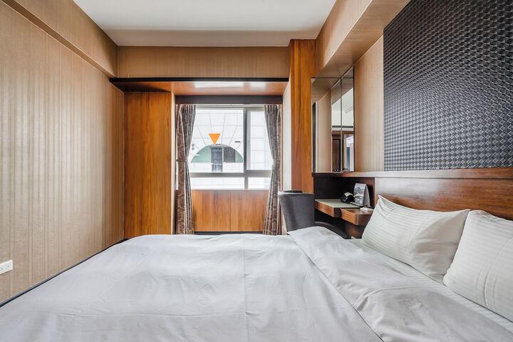 Room 42 of 90