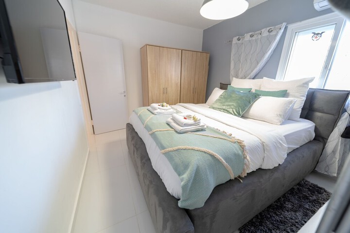Room 4 of 22