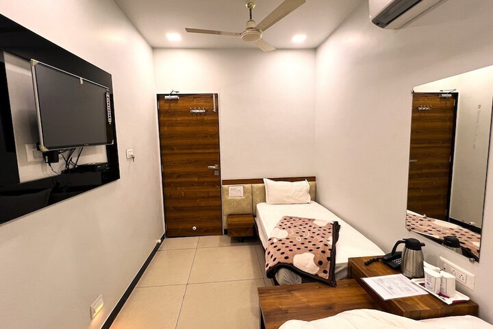 Room 9 of 35