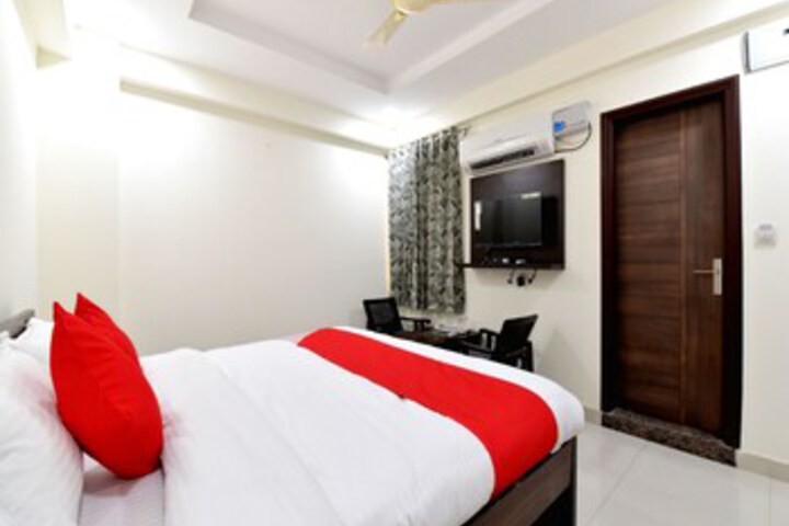 Room 18 of 24