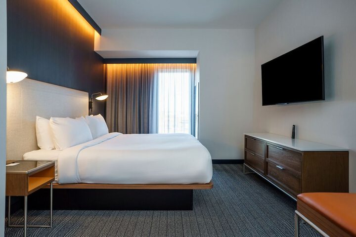 Room 6 of 43