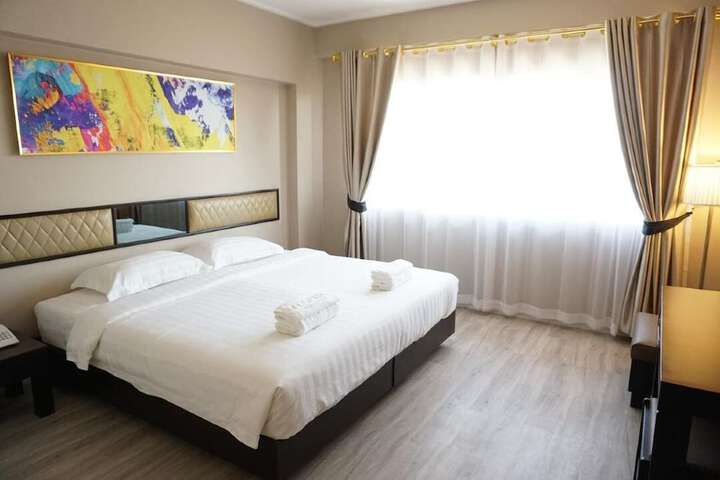 Room 13 of 23
