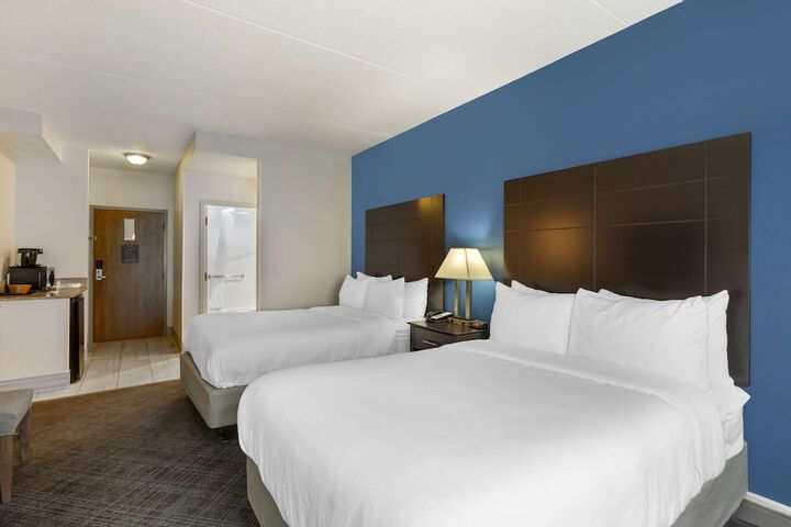 2 Double Beds (9 of 11)