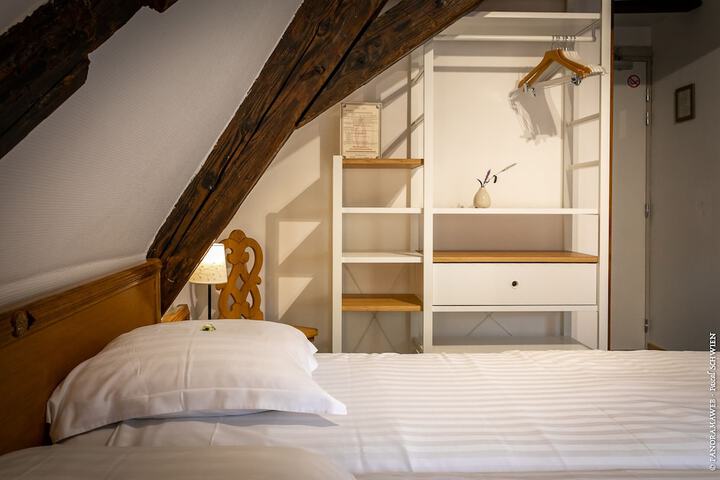 Room 40 of 96
