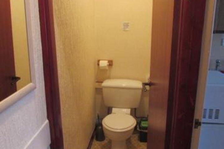 Room 8 of 14