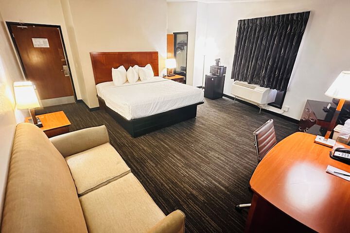 1 King Bed (7 of 14)
