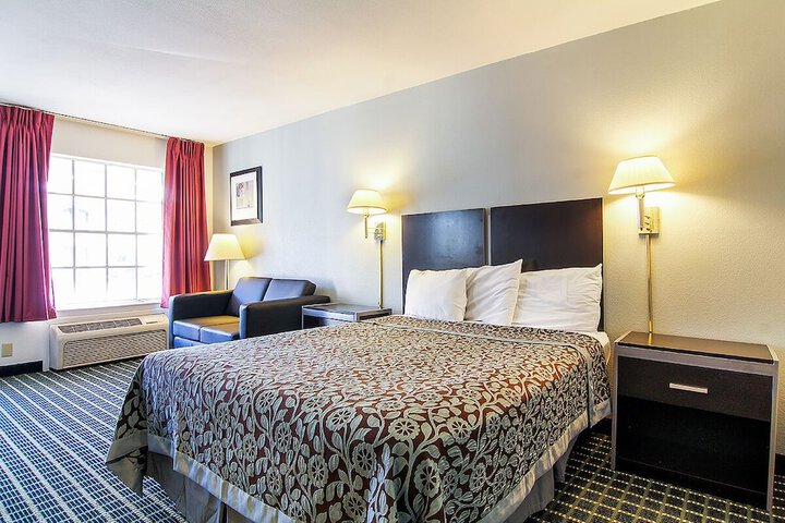 2 Queen Beds (16 of 24)