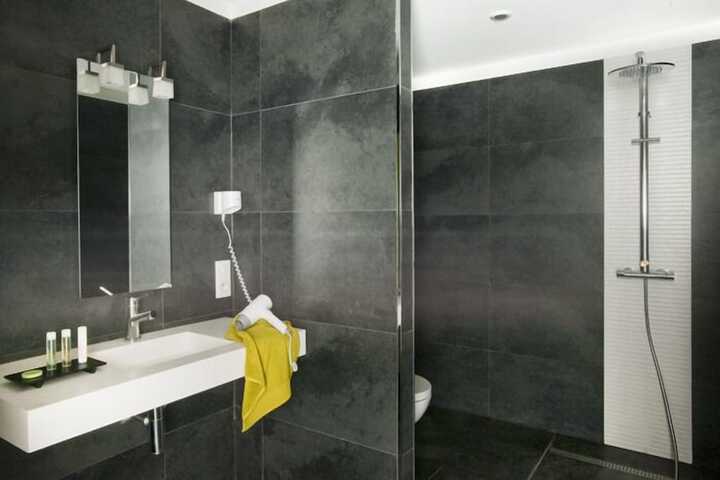 Room 15 of 38