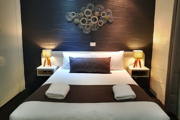 Room 16 of 113