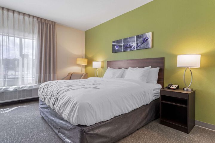 Room 8 of 28
