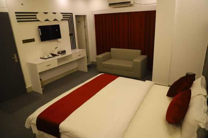 Room 8 of 39