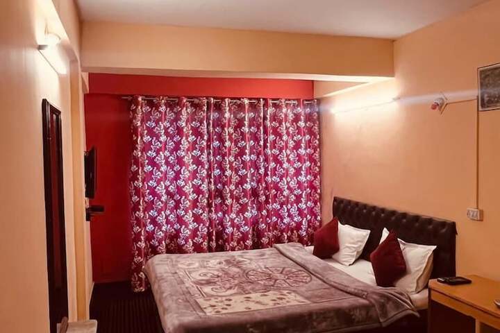 Room 12 of 28