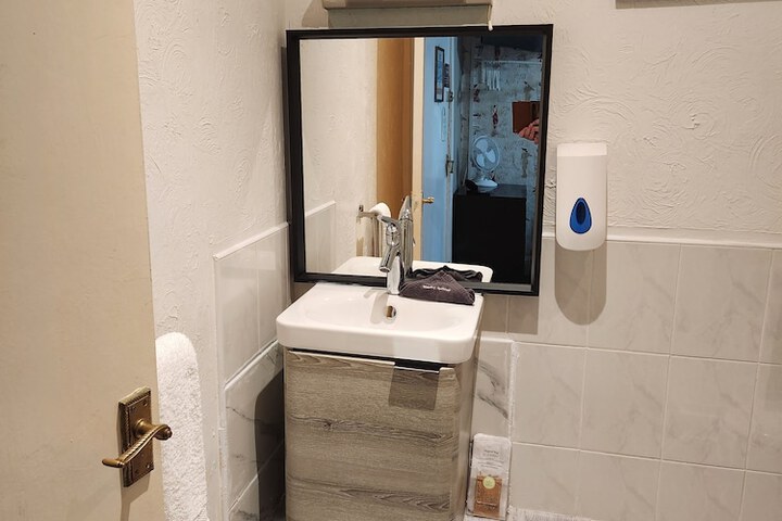 Room 43 of 49