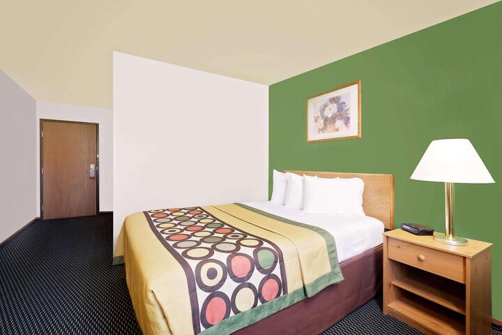 1 King Bed (1 of 4)