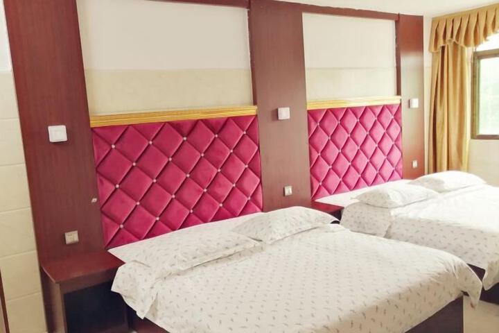 Room 15 of 42
