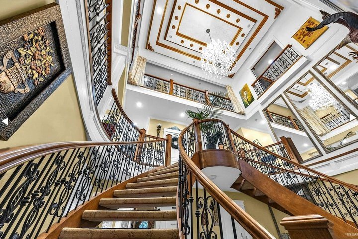 Business Center 100 of 109