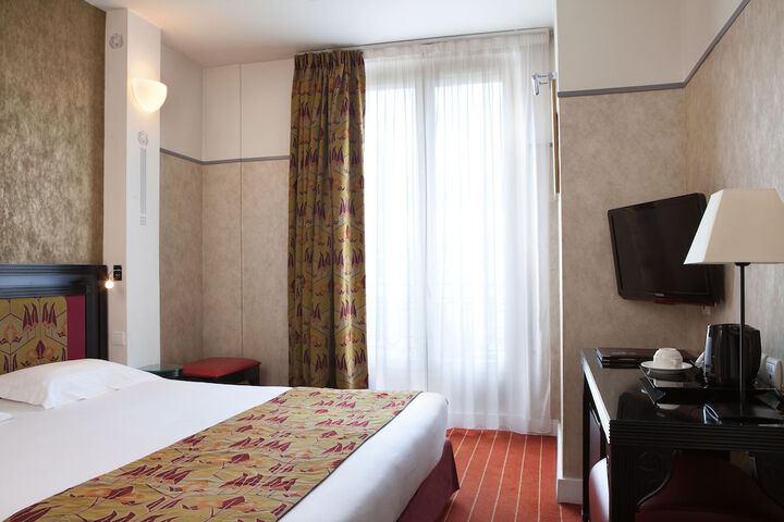 Room 8 of 33