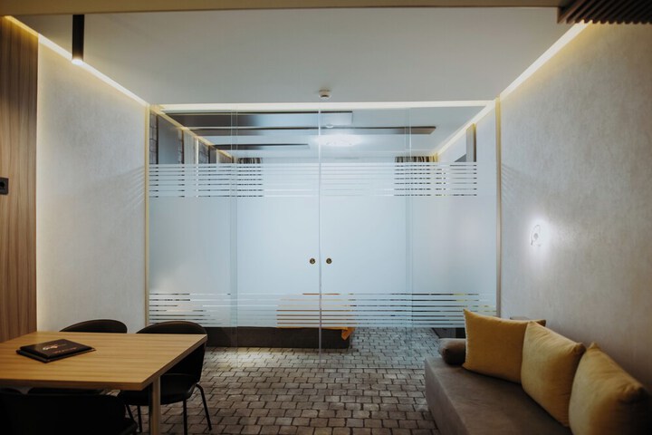 Room 52 of 132