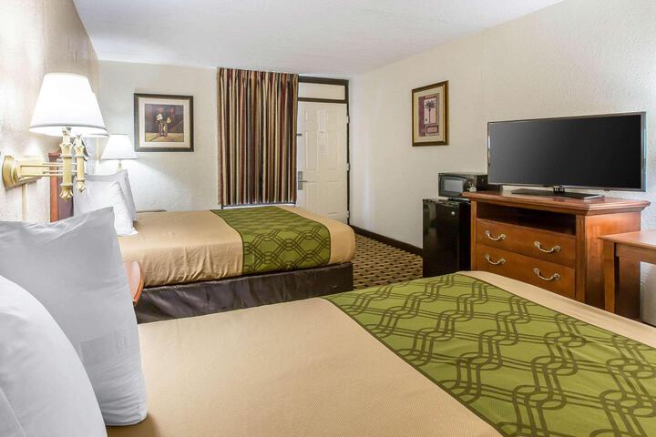 1 King Bed (1 of 10)