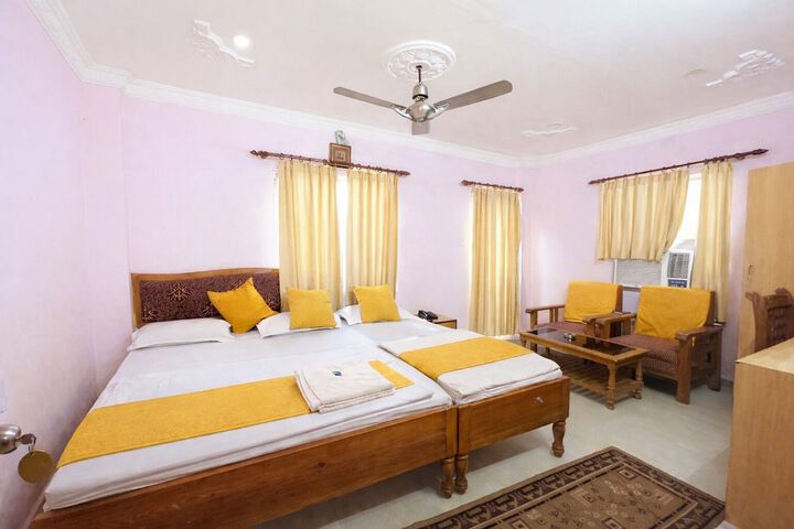 Room 4 of 16