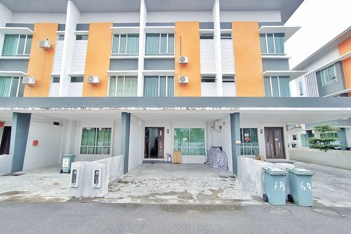 Image of OYO 90186 Tiongs Homestay - Gated Comm