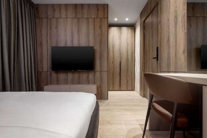 Room 8 of 34