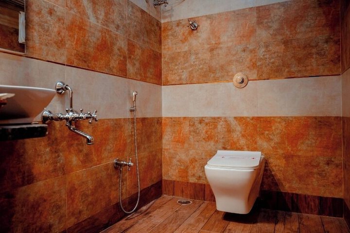 Room 12 of 20