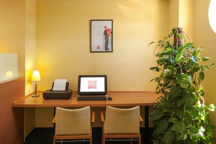 Business Center 29 of 33
