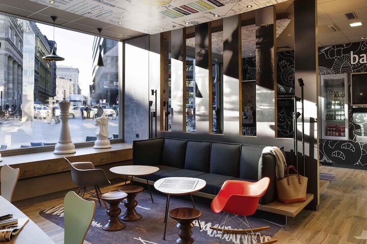 Lounge 50 of 60