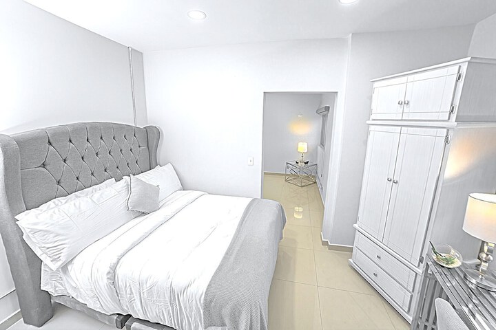 Room 5 of 100