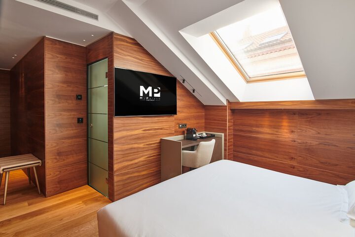 Room 15 of 74