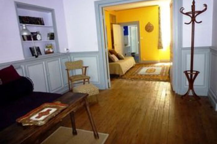 Lounge 8 of 22