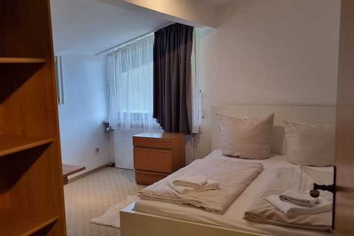 Room 32 of 137