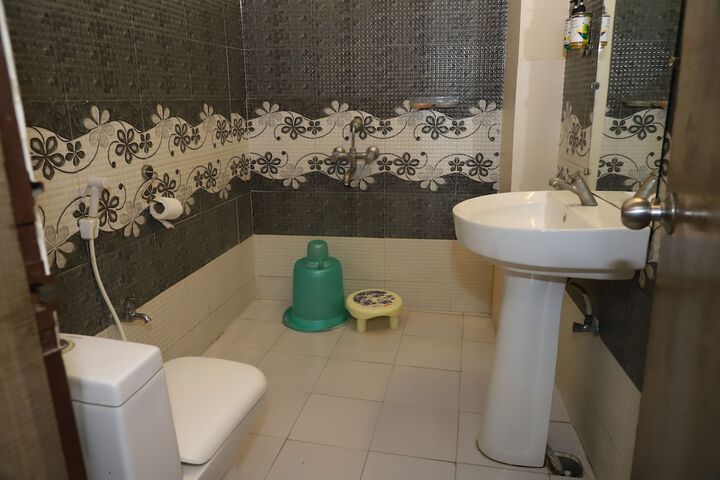 Room 35 of 40