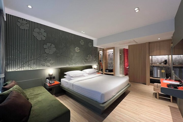 Room 19 of 38