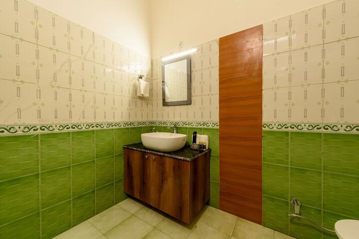 Room 32 of 81