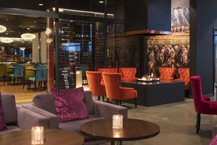 Lounge 59 of 72