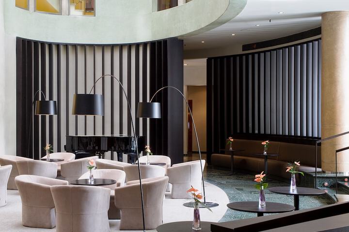 Entrance & Lobby