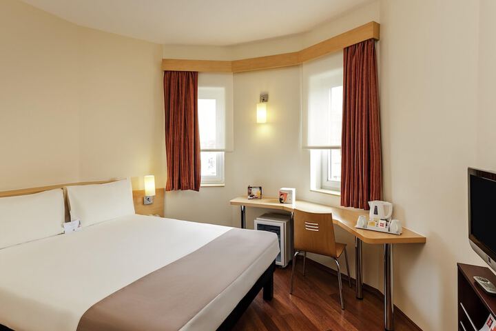 Room 12 of 61