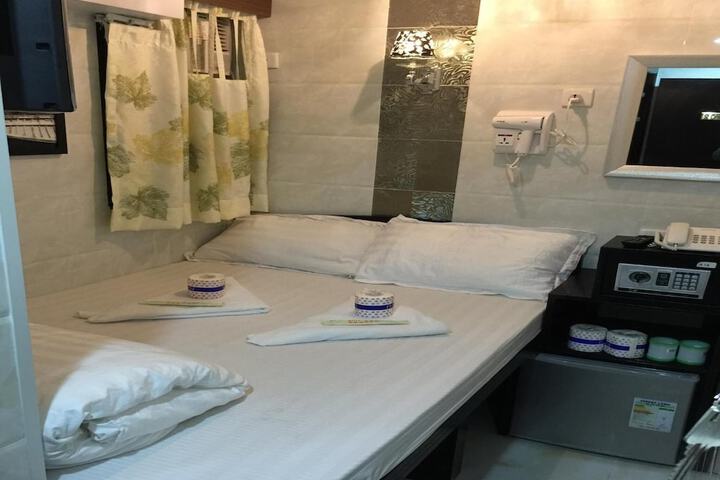 Room 34 of 48